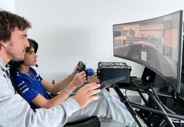 Успехите на 15 годишния Никола Цолов през последните две години привличат